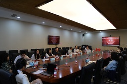 深入开展学习贯彻习近平新时代中国特色社会主义思想主题教育正当时——公司国际关系专业教工党支部组织专题党课